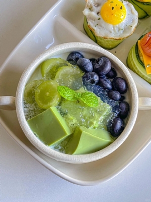 Cách Làm Yến Chưng Sữa Chua Thạch Matcha & Trái Cây Tươi – Màu Xanh Dịu Mát Cho Ngày Hè Oi Bức
