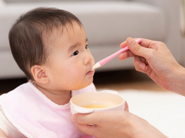 Em bé mới tập ăn dặm – Có nên cho dùng yến sào?